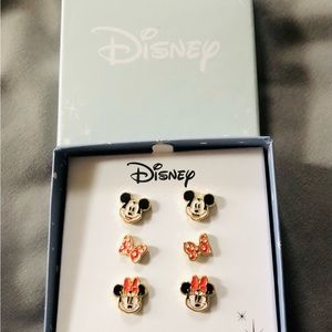 Disney’s Minnie & Mickey Mouse stud earrings.